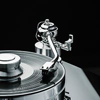 Pro-Ject Signature 12.2 Turntable